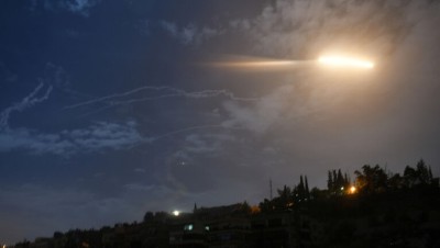 مصادر إسرائيلية: انفجار صاروخ انطلق من سوريا فوق حيفا