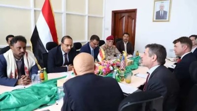 السفير الأمريكي يزور حضرموت عقب الهجوم الحوثي عليها
