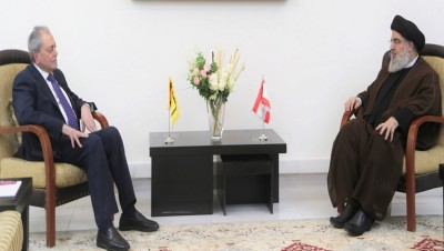 متزعم "حزب الله" يلتقي سفير الأسد السابق في لبنان