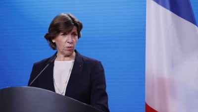 باريس تدعو طهران للإفراج الفوري عن الرهائن الفرنسيين