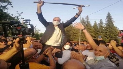 متجاهلا كورونا.. وزير صحة لبنان يحتفل بعيد ميلاد "نصـرالله"!