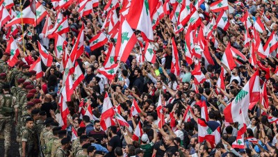 اللبنانيون يواصلون مظاهراتهم ويرفضون كلمة "عون"