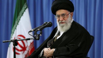 خامنئي يهدد بريطانيا ويؤكد خفض التزامات طهران بالاتفاق النووي