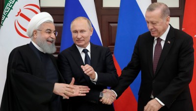 طهران تدعو لعقد قمة روسية تركية إيـرانية لنزع فتيل المواجهة بإدلب