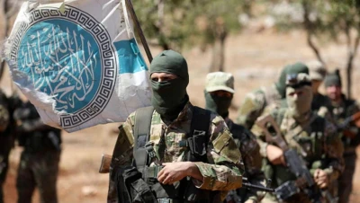 اتفاق تاريخي في سوريا: حل هيئة تحرير الشام والفصائل المسلحة خلال اجتماع موسع بقيادة أحمد الشرع