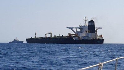 شرطة جبل طارق تفرج عن طاقم الناقلة الإيرانية بكفالة