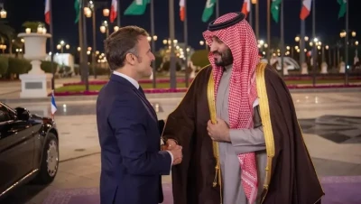 ولي العهد السعودي والرئيس الفرنسي يناقشان مستجدات الأوضاع الإقليمية والدولية