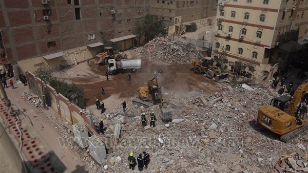 مصر.. ارتفاع حصيلة ضحايا عقار جسر السويس