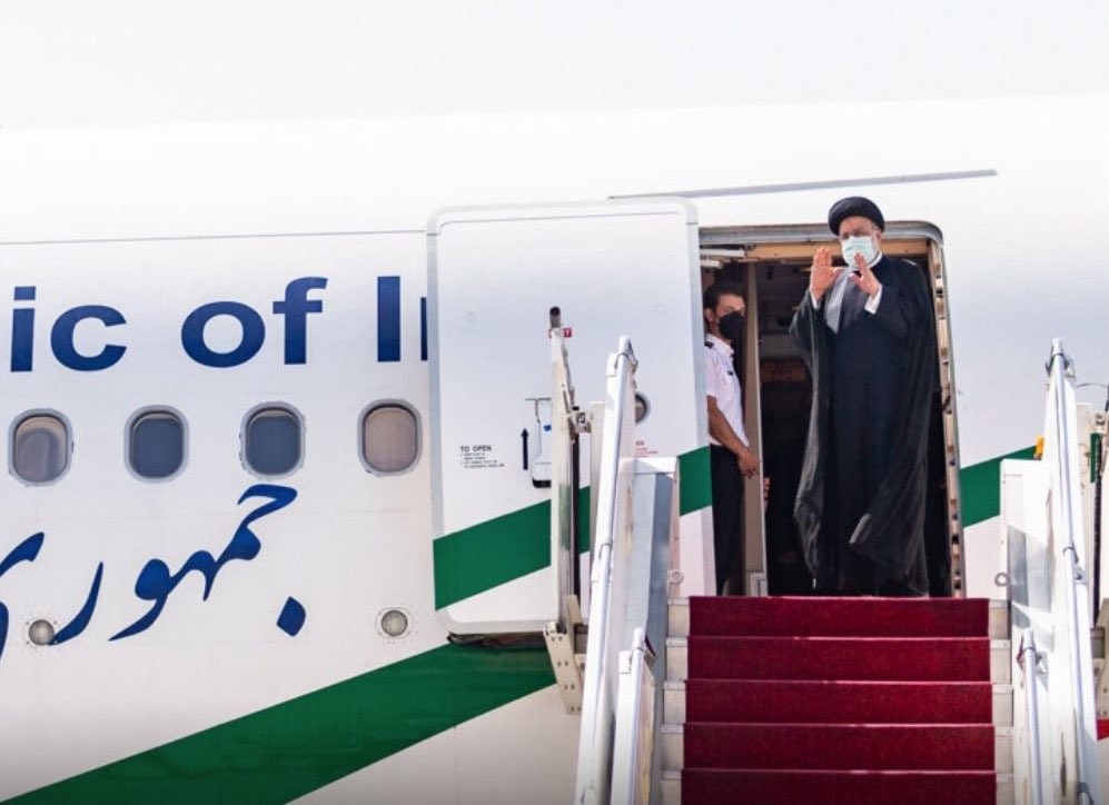الرئيس الإيراني يصل إلى أوزبكستان للمشاركة في مؤتمر شنغهاي