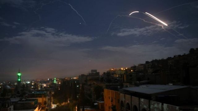 صحيفة تكشف أسباب التصعيد الإسرائيلي على موقع إيران في سوريا