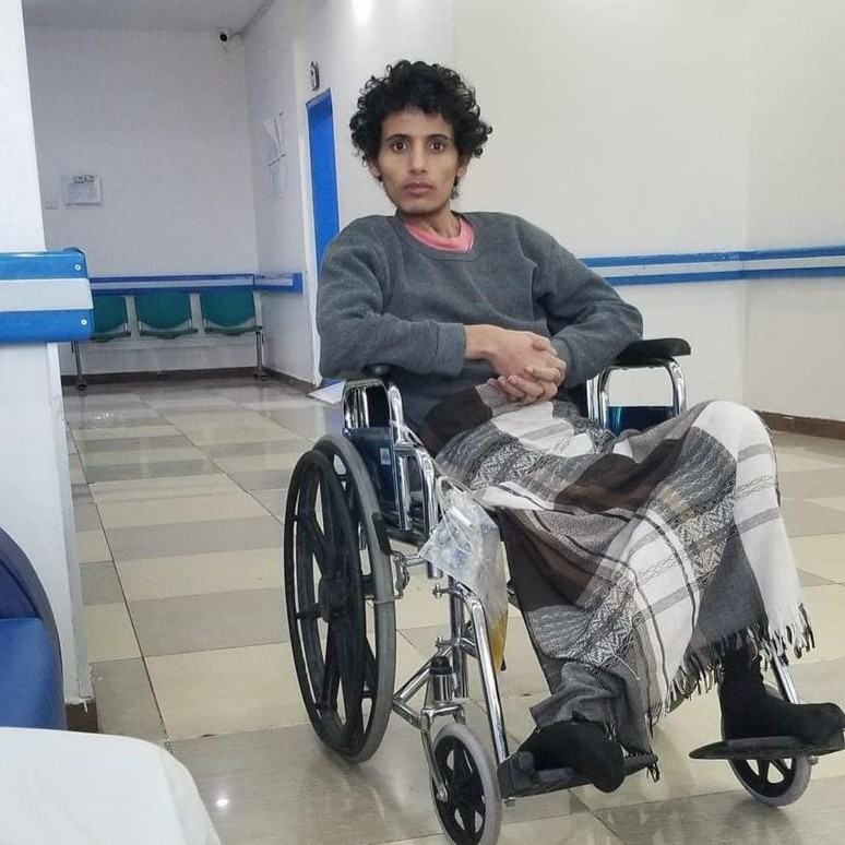 مشفى في مناطق الحوثيين تحتجز شابا منذ سبعة أشهر