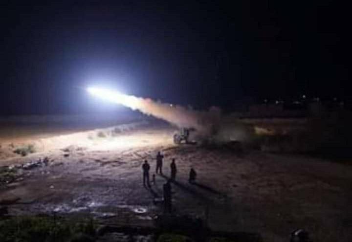 فصيل مدعوم من إيران يتبنى قصف القاعدة الأمريكية في الحسكة