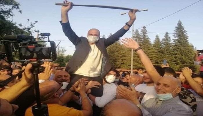 متجاهلا كورونا.. وزير صحة لبنان يحتفل بعيد ميلاد "نصـرالله"!