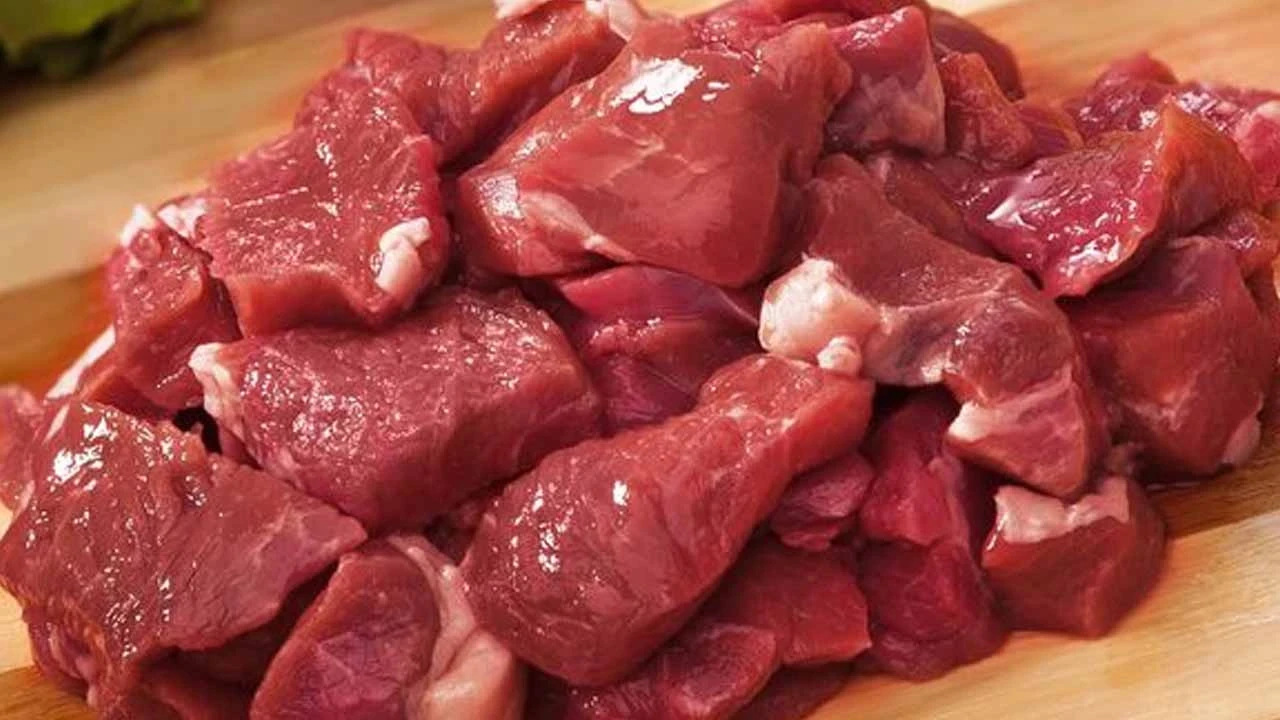 تفسير حلم اللحم النيء في البيت لابن سيرين والنابلسي: دلالات هامة